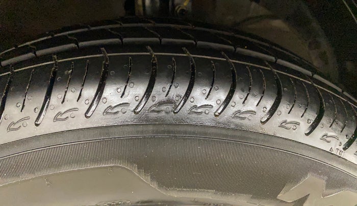 2021 Maruti XL6 ALPHA AT, Petrol, Automatic, 35,322 km, Right Front Tyre Tread