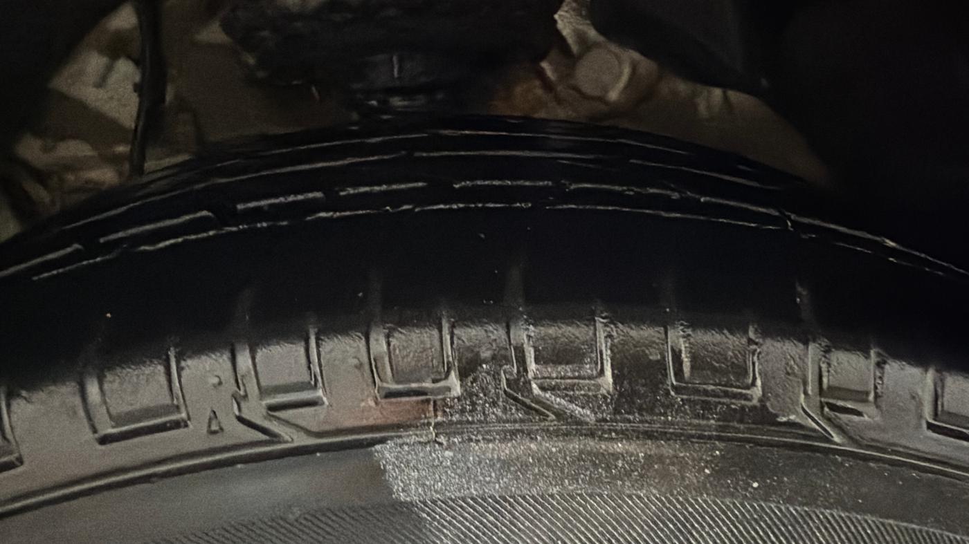 2024 Mahindra XUV300 W8 (O) 1.5 DIESEL, Diesel, Manual, 23,542 km, Left Front Tyre Tread