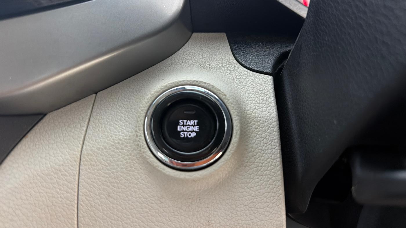 2024 Mahindra XUV300 W8 (O) 1.5 DIESEL, Diesel, Manual, 23,542 km, Keyless Start/ Stop Button