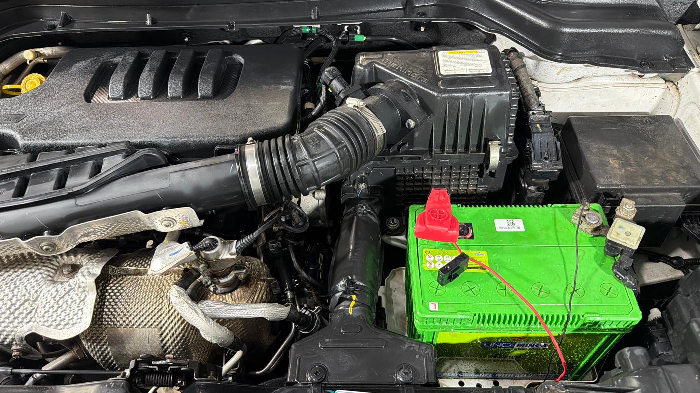 2024 Mahindra XUV300 W8 (O) 1.5 DIESEL, Diesel, Manual, 23,542 km, Engine View - Left