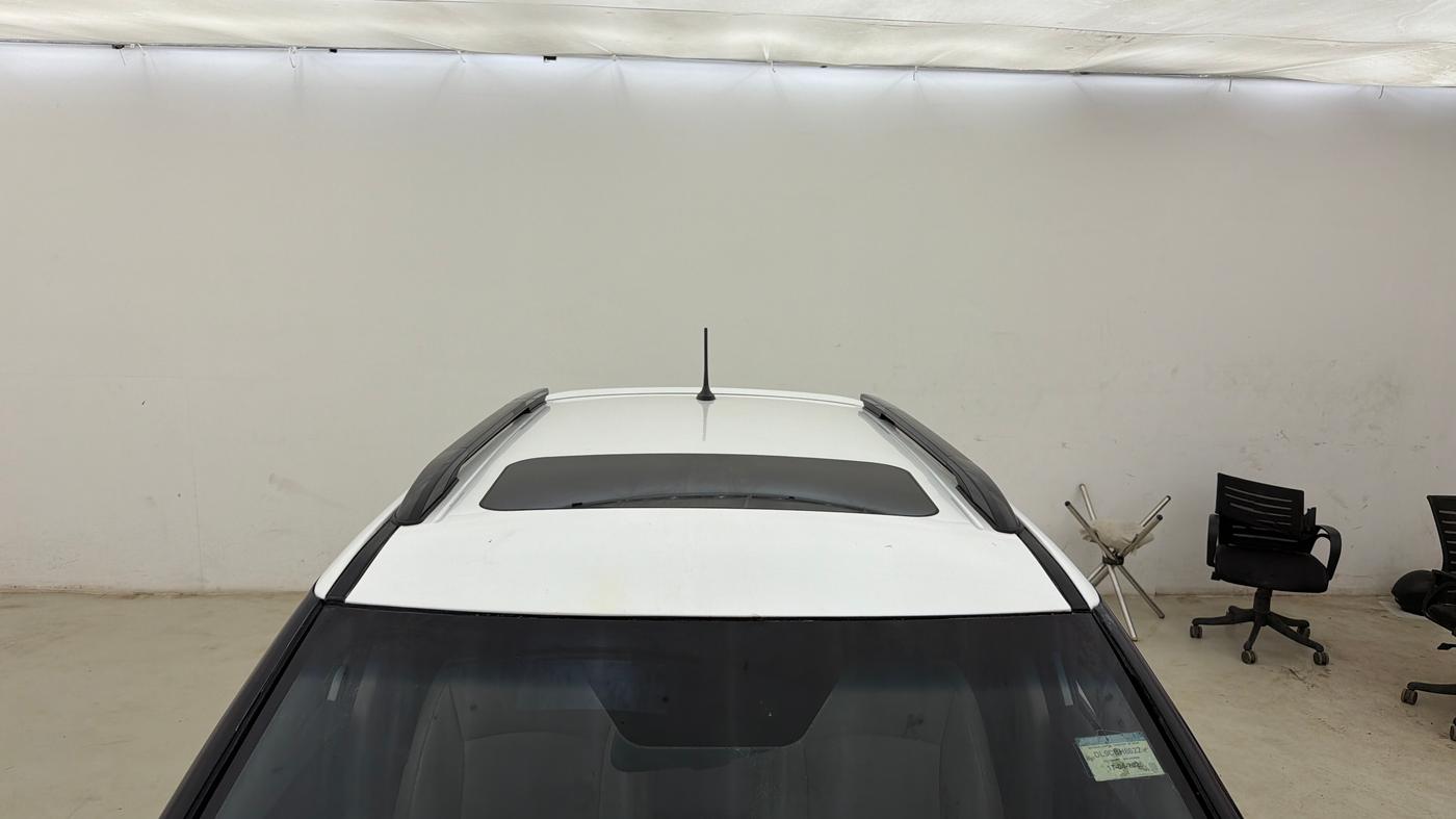 2024 Mahindra XUV300 W8 (O) 1.5 DIESEL, Diesel, Manual, 23,542 km, Moonroof/ Sunroof