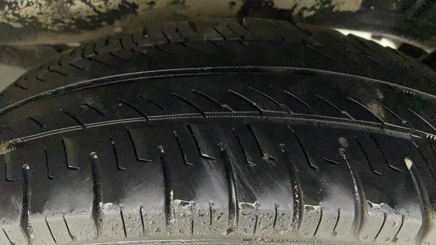 2014 Maruti Wagon R 1.0 LXI, Petrol, Manual, 49,680 km, Left Rear Tyre Tread