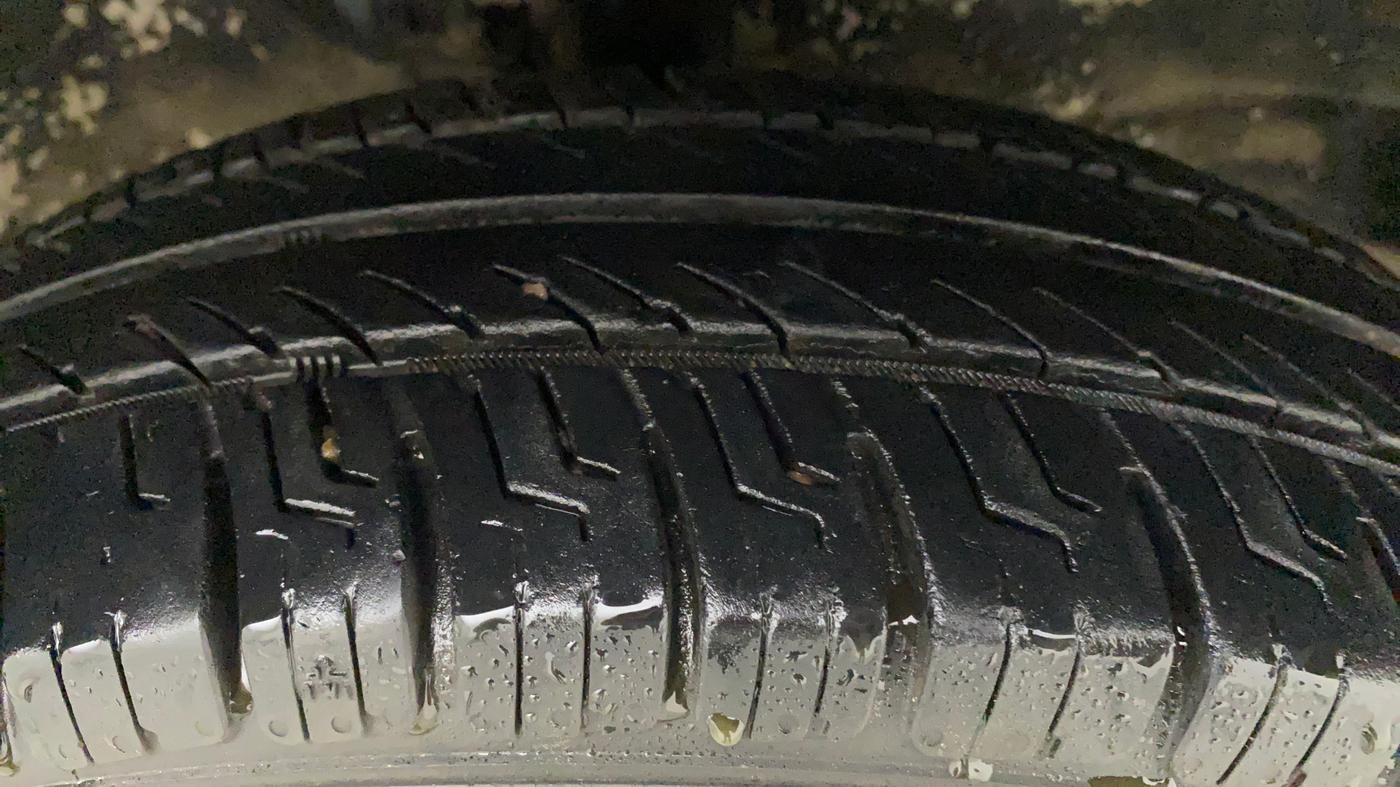 2014 Maruti Wagon R 1.0 LXI, Petrol, Manual, 49,680 km, Right Front Tyre Tread