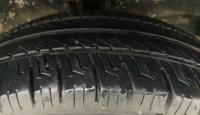 2014 Maruti Wagon R 1.0 LXI, Petrol, Manual, 49,680 km, Right Front Tyre Tread