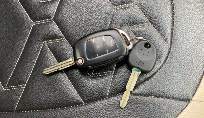 2017 Hyundai Xcent SX 1.2, Petrol, Manual, 63,357 km, Key Close Up