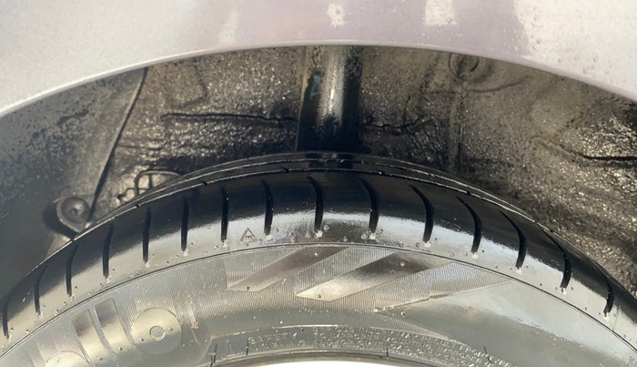 2017 Hyundai Xcent SX 1.2, Petrol, Manual, 63,357 km, Right Rear Tyre Tread