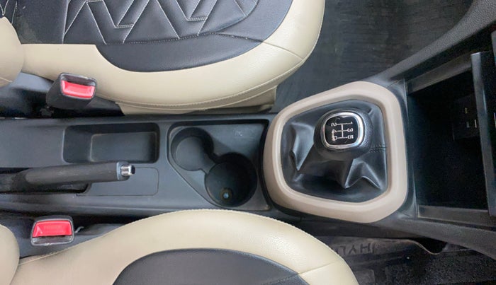 2017 Hyundai Xcent SX 1.2, Petrol, Manual, 63,357 km, Gear Lever