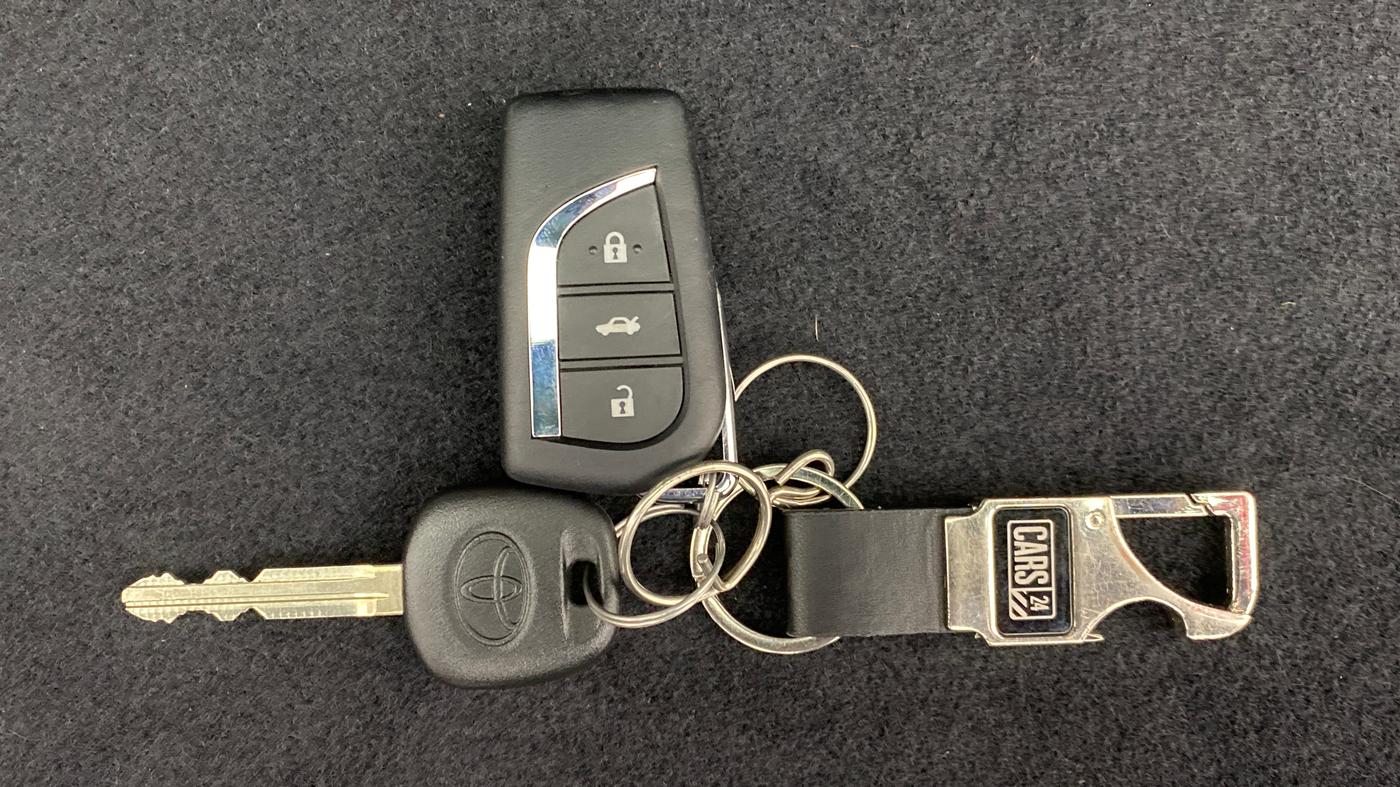 2021 Toyota YARIS J MT, Petrol, Manual, 13,915 km, Key Close Up