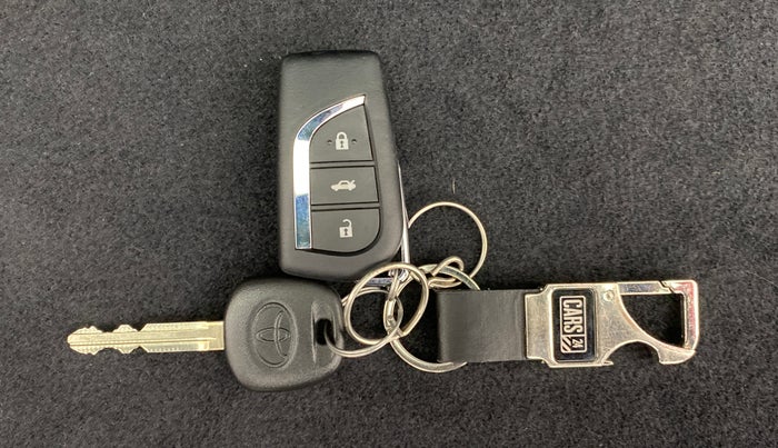 2021 Toyota YARIS J MT, Petrol, Manual, 13,915 km, Key Close Up