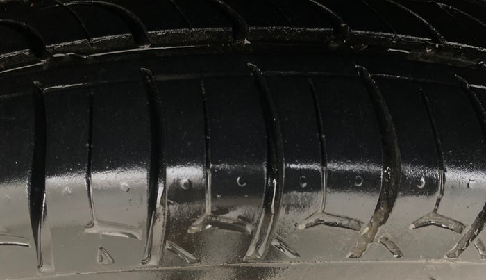 2014 Honda City 1.5L I-DTEC SV, Diesel, Manual, 1,13,792 km, Left Front Tyre Tread