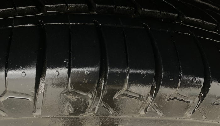 2014 Honda City 1.5L I-DTEC SV, Diesel, Manual, 1,13,792 km, Right Front Tyre Tread