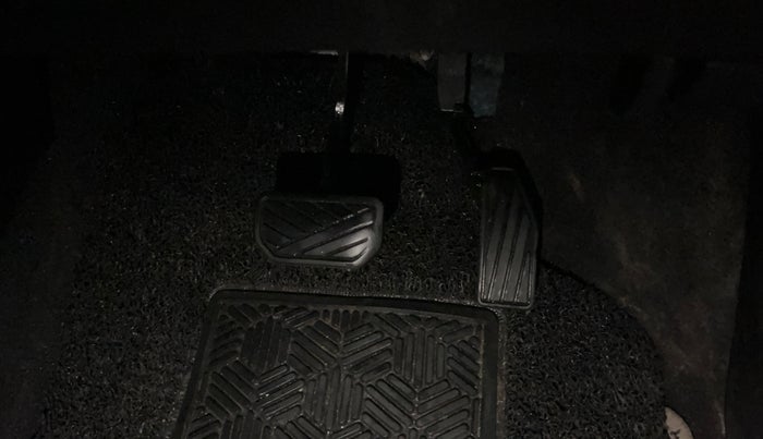 2018 Maruti Swift VXI AMT, Petrol, Automatic, 41,586 km, Pedals