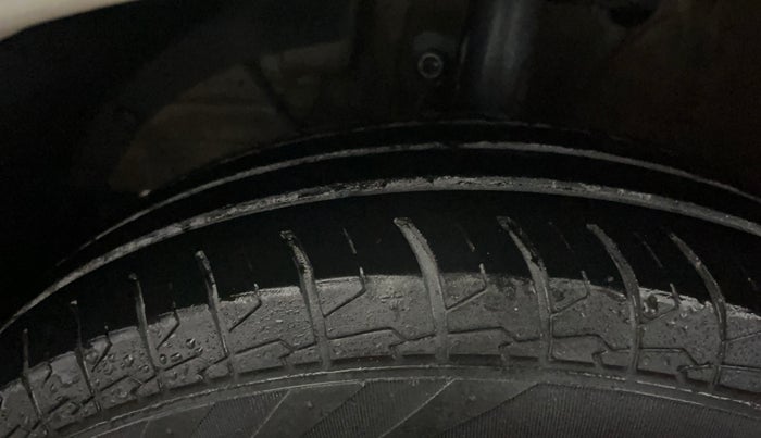 2018 Maruti Swift VXI AMT, Petrol, Automatic, 41,586 km, Left Front Tyre Tread