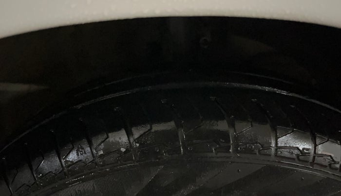 2018 Maruti Swift VXI AMT, Petrol, Automatic, 41,586 km, Right Front Tyre Tread