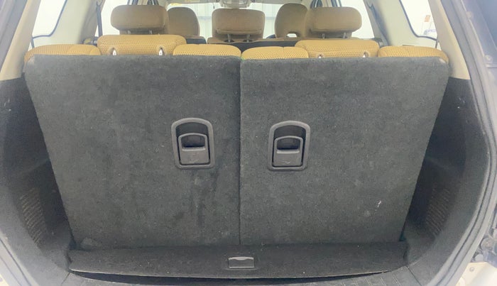 2018 Mahindra XUV500 W9 AT, Diesel, Automatic, 75,785 km, Boot Inside