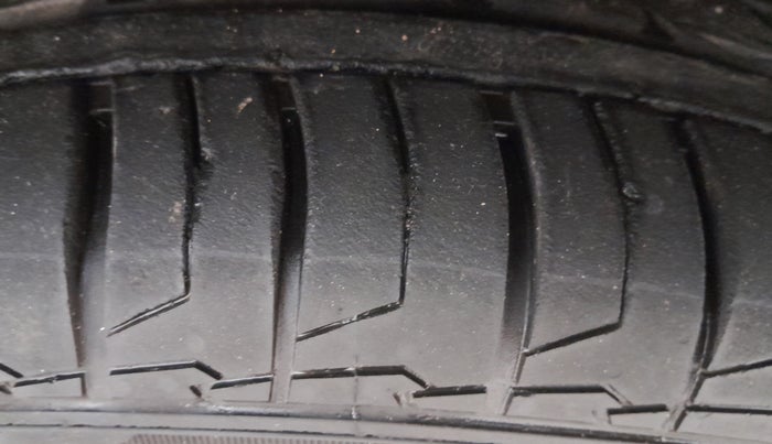 2025 KIA SYROS HTX Plus (O) 1.5 Diesel 6AT, Diesel, Automatic, 8,930 km, Right Front Tyre Tread