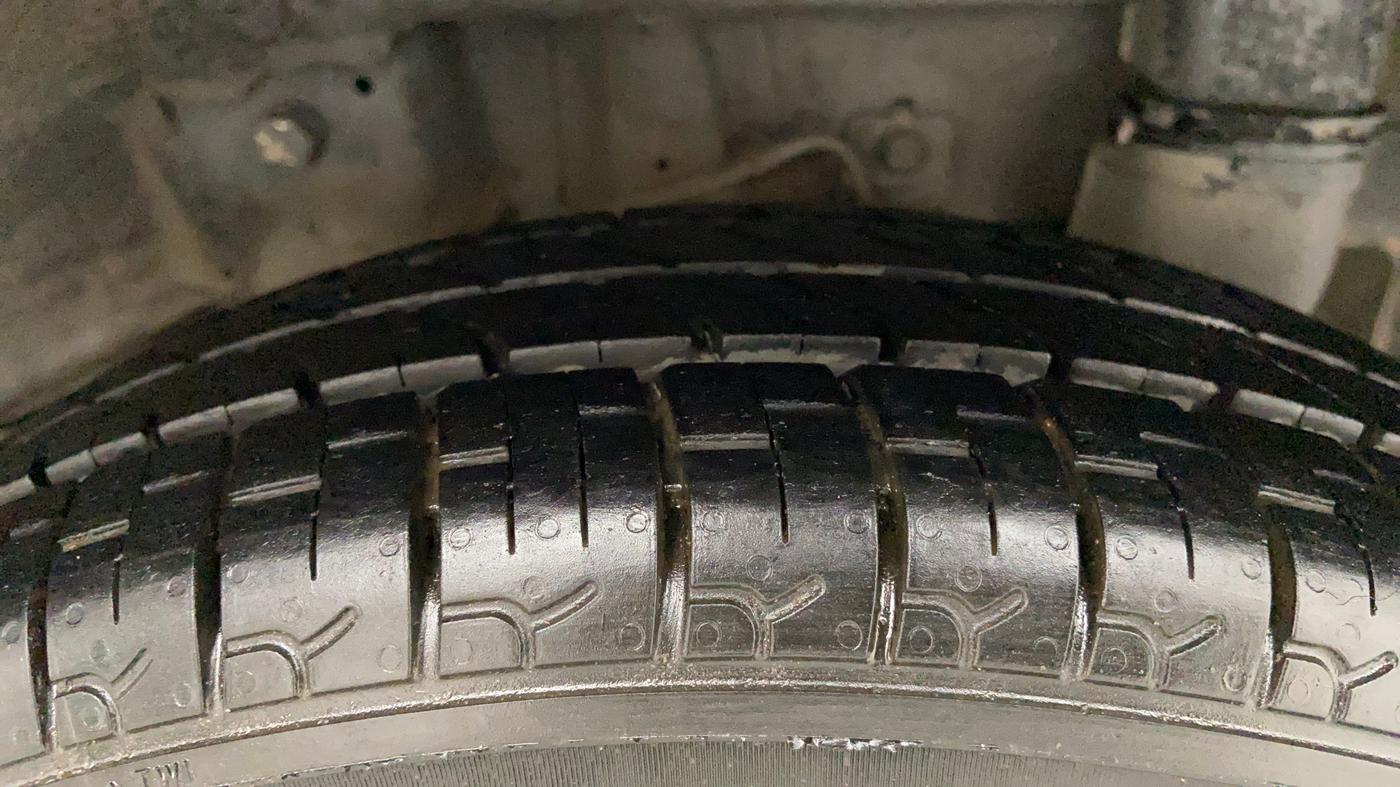 2013 Hyundai Eon ERA +, Petrol, Manual, 67,729 km, Left Rear Tyre Tread