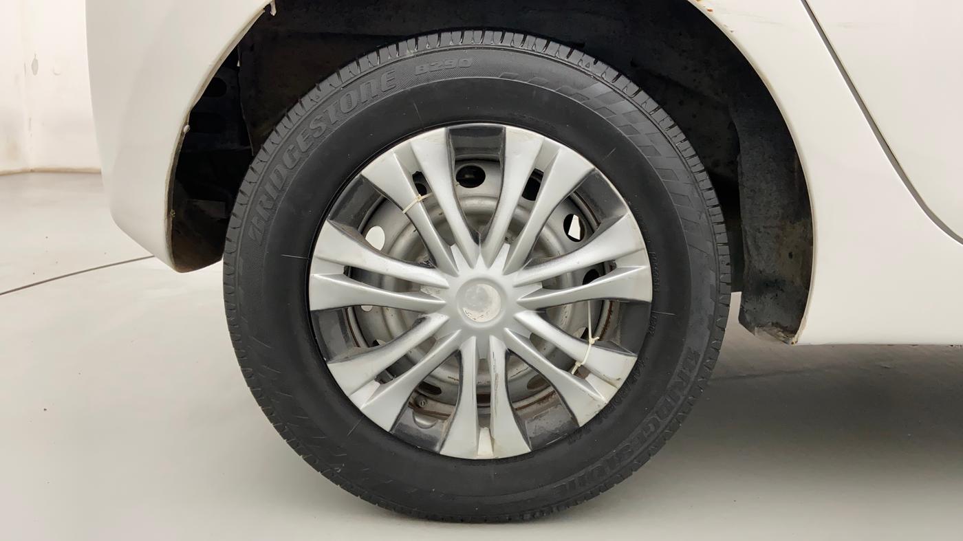 2013 Hyundai Eon ERA +, Petrol, Manual, 67,729 km, Right Rear Wheel