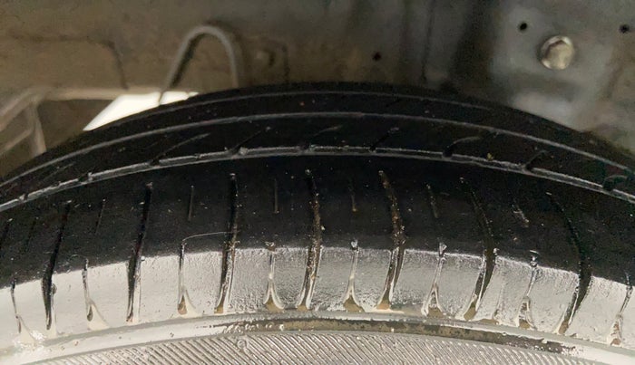 2013 Hyundai Eon ERA +, Petrol, Manual, 67,729 km, Right Rear Tyre Tread