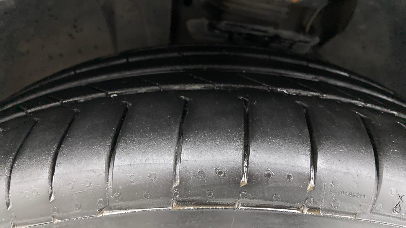2018 Volkswagen TIGUAN HIGHLINE A/T, Diesel, Automatic, 92,569 km, Left Front Tyre Tread
