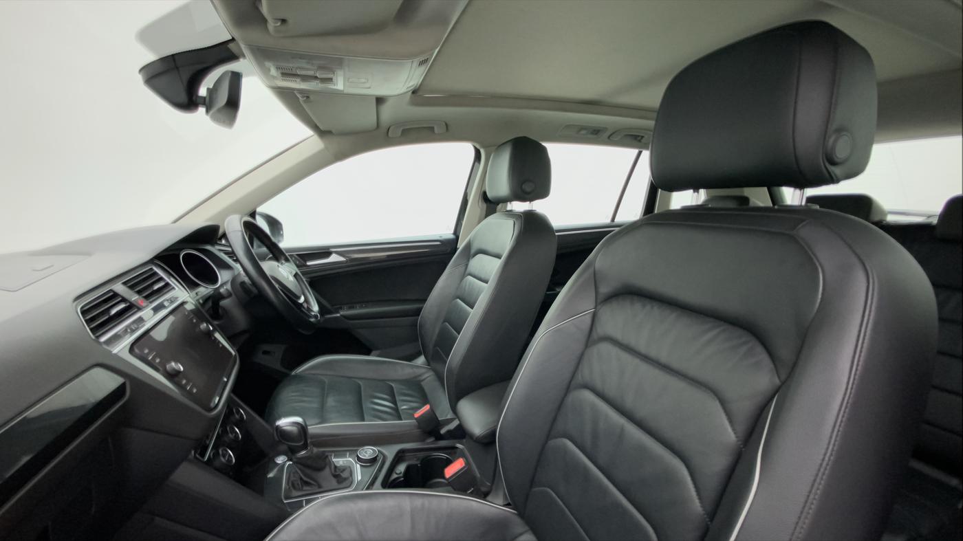 2018 Volkswagen TIGUAN HIGHLINE A/T, Diesel, Automatic, 92,569 km, Right Side Front Door Cabin