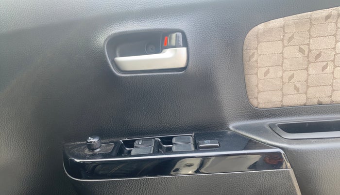 2018 Maruti Wagon R 1.0 VXI, Petrol, Manual, 97,429 km, Driver Side Door Panels Control