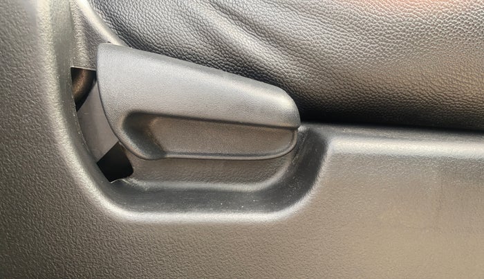 2018 Maruti Wagon R 1.0 VXI, Petrol, Manual, 97,429 km, Driver Side Adjustment Panel
