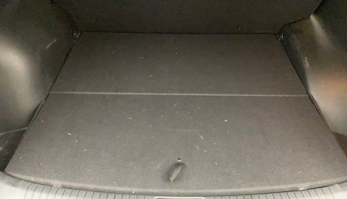 2017 Hyundai Creta SX PLUS 1.6 PETROL, Petrol, Manual, 19,536 km, Boot Inside