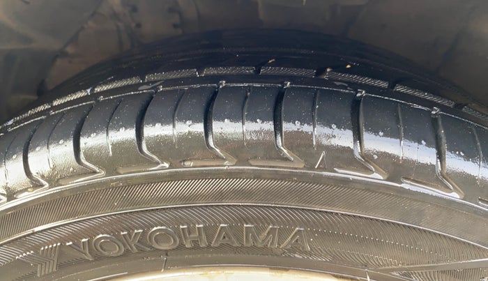 2013 Hyundai Verna FLUIDIC 1.6 VTVT SX, Petrol, Manual, 42,504 km, Left Front Tyre Tread