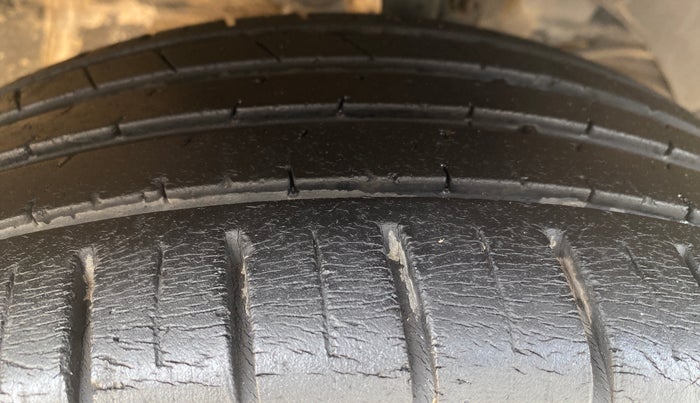 2020 Maruti Baleno ZETA PETROL 1.2, Petrol, Manual, 44,149 km, Right Front Tyre Tread