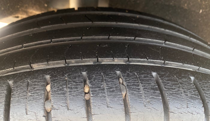 2020 Maruti Baleno ZETA PETROL 1.2, Petrol, Manual, 44,149 km, Right Rear Tyre Tread