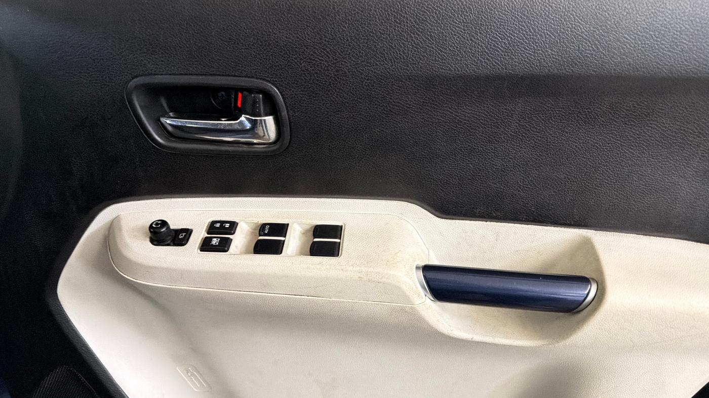 2020 Maruti IGNIS ALPHA 1.2, Petrol, Manual, 61,298 km, Driver Side Door Panels Control