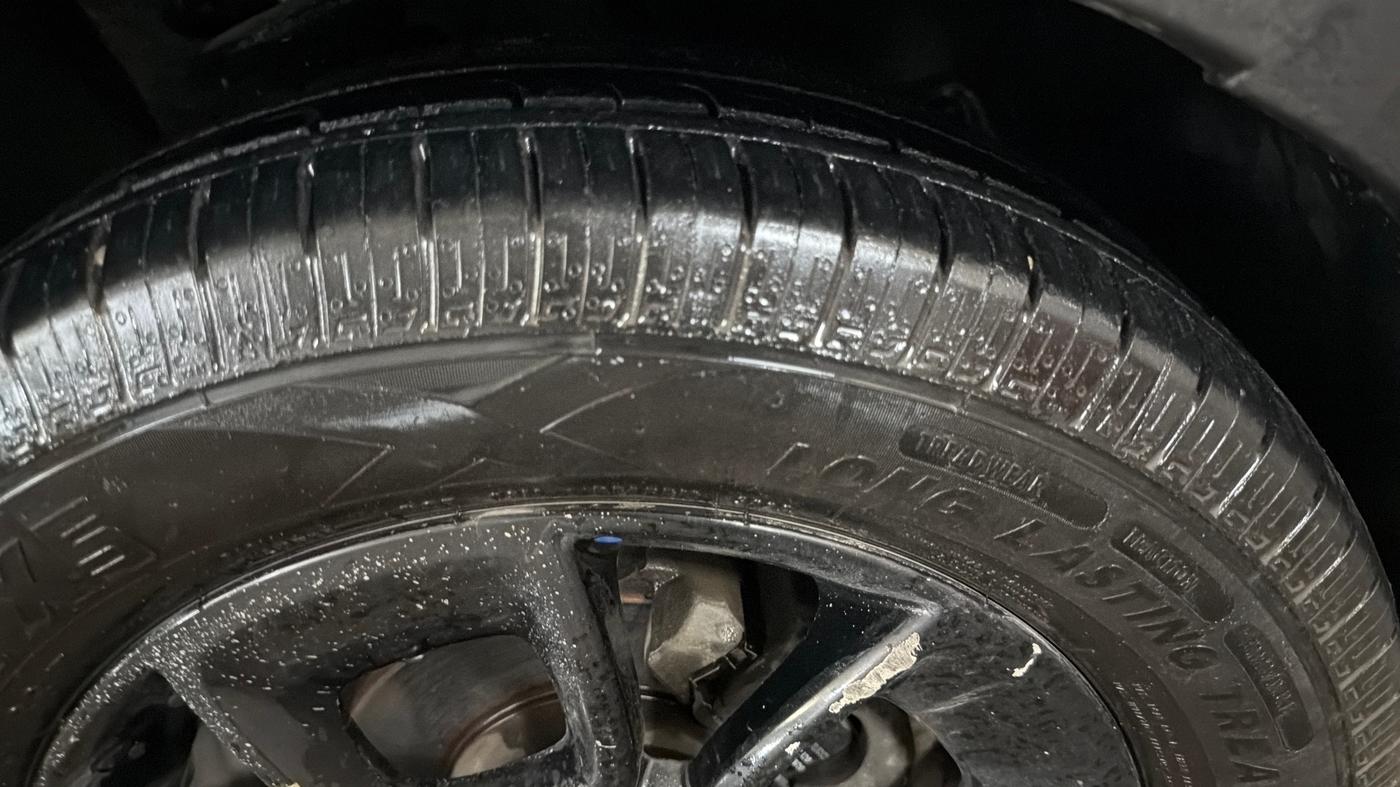 2020 Maruti IGNIS ALPHA 1.2, Petrol, Manual, 61,298 km, Right Front Tyre Tread