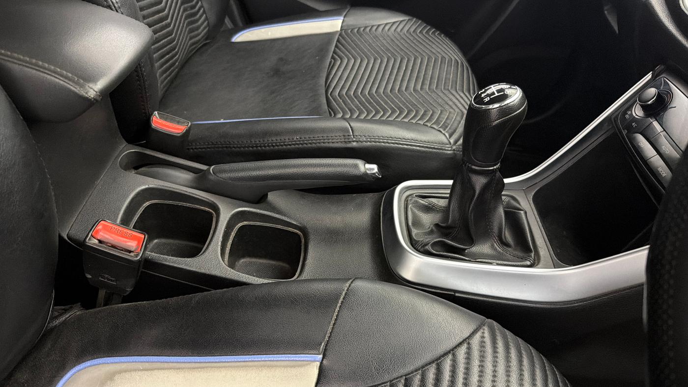 2021 Maruti S Cross ZETA 1.5, Petrol, Manual, 72,773 km, Gear Lever