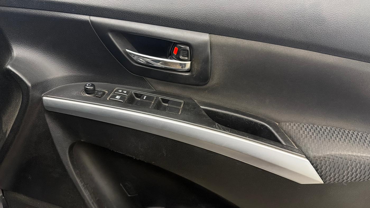 2021 Maruti S Cross ZETA 1.5, Petrol, Manual, 72,773 km, Driver Side Door Panels Control