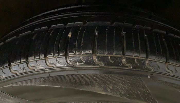 2021 Maruti XL6 ZETA MT, Petrol, Manual, 66,333 km, Right Front Tyre Tread