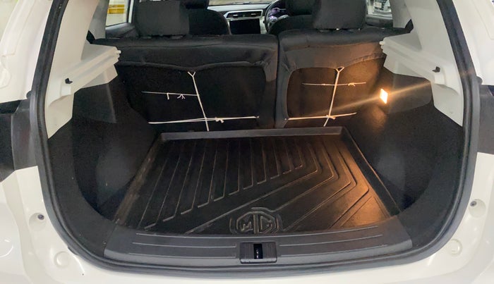 2022 MG ASTOR SUPER EX 1.5 MT, Petrol, Manual, 15,560 km, Boot Inside