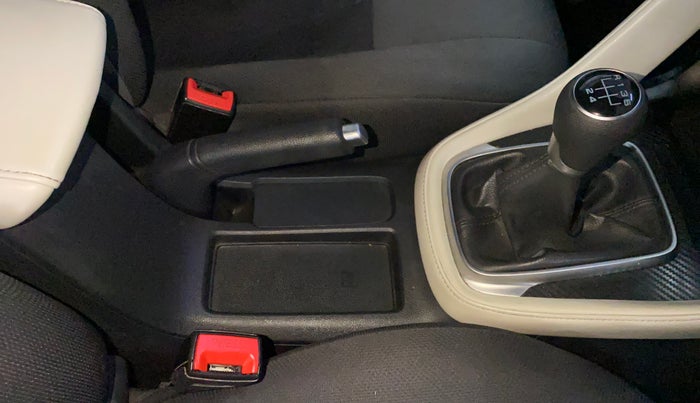 2022 MG ASTOR SUPER EX 1.5 MT, Petrol, Manual, 15,560 km, Gear Lever