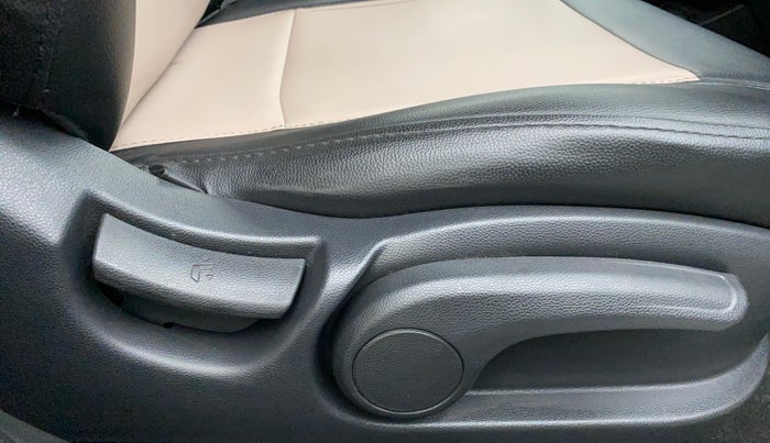 2016 Hyundai Elite i20 ASTA 1.2 (O), Petrol, Manual, 17,000 km, Driver Side Adjustment Panel