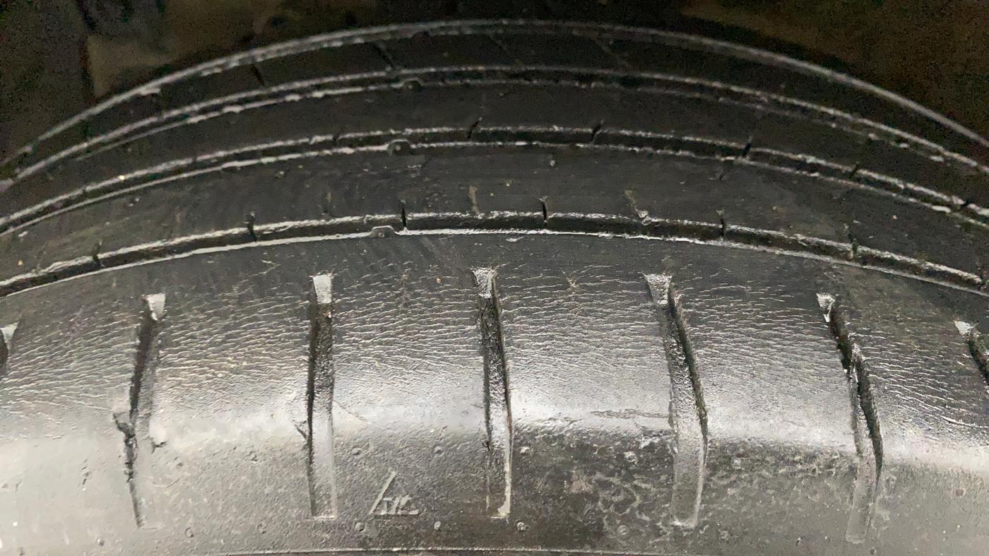 2014 Maruti Swift VXI, Petrol, Manual, 53,224 km, Left Front Tyre Tread
