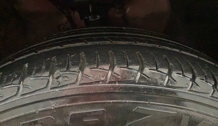 2019 Hyundai Elite i20 SPORTZ PLUS 1.2, Petrol, Manual, 32,042 km, Right Front Tyre Tread