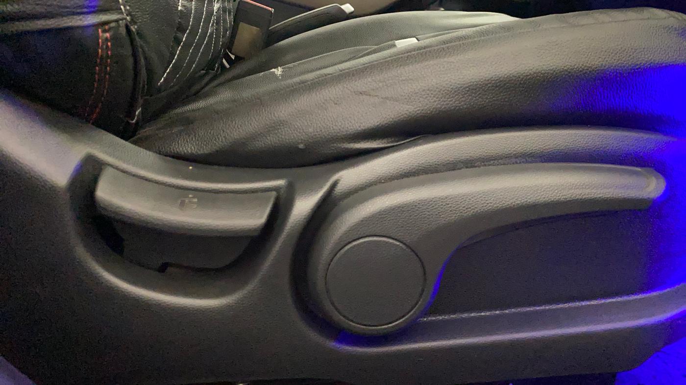 2019 Hyundai Elite i20 SPORTZ PLUS 1.2, Petrol, Manual, 31,783 km, Driver Side Adjustment Panel