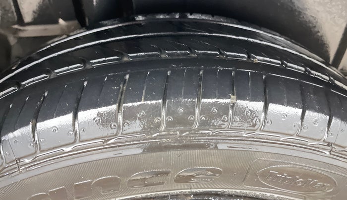 2016 Maruti Ertiga VXI, Petrol, Manual, 92,928 km, Right Rear Tyre Tread
