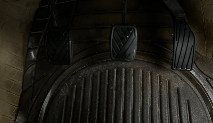 2016 Maruti Ertiga VXI, Petrol, Manual, 92,928 km, Pedals