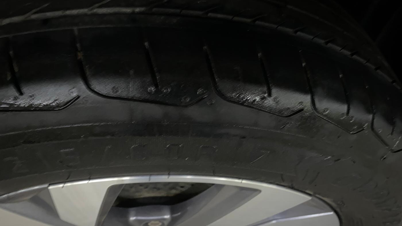 2023 Volkswagen TAIGUN TOPLINE 1.0 TSI AT, Petrol, Automatic, 55,843 km, Right Rear Tyre Tread
