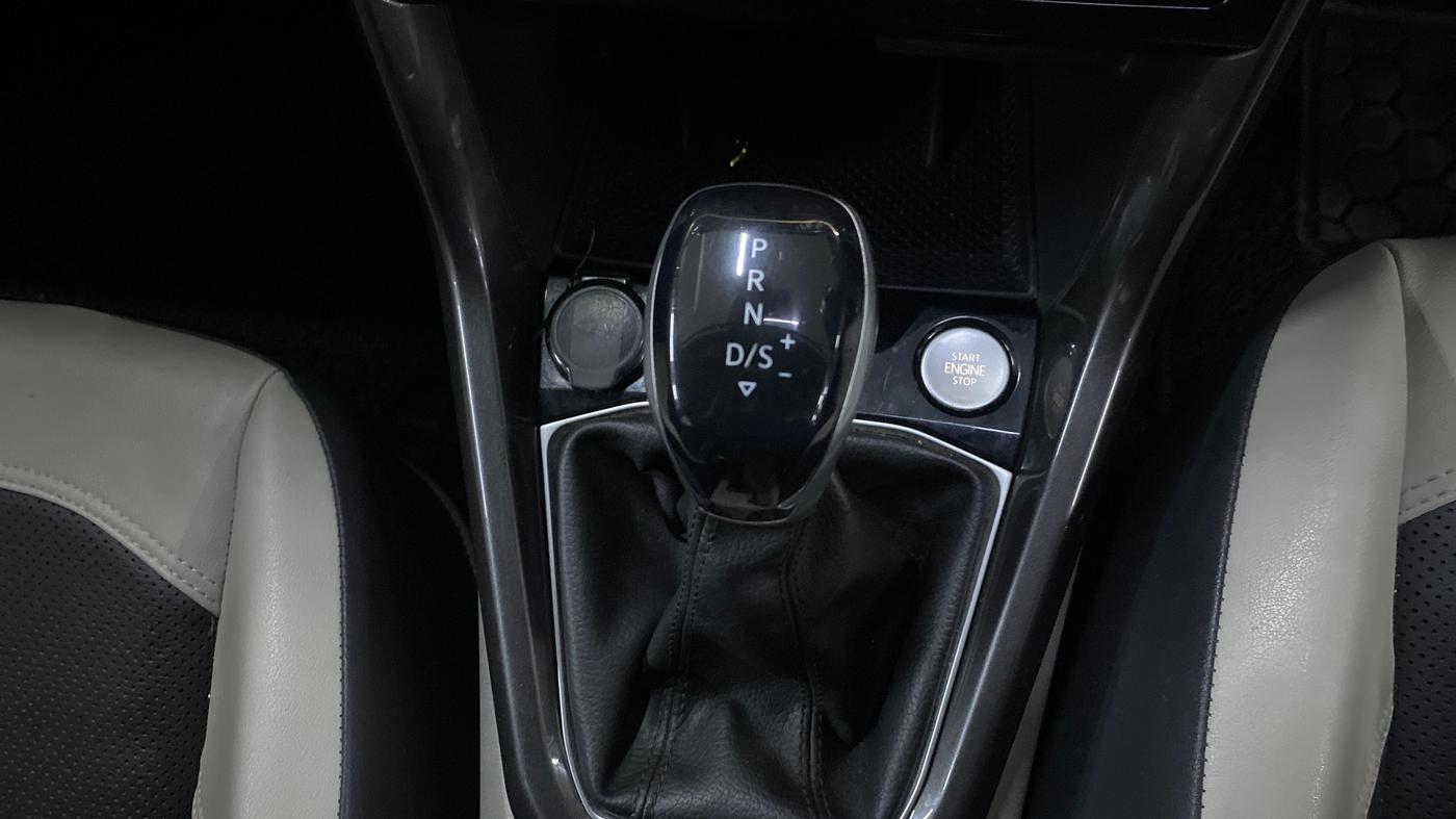 2023 Volkswagen TAIGUN TOPLINE 1.0 TSI AT, Petrol, Automatic, 55,843 km, Gear Lever