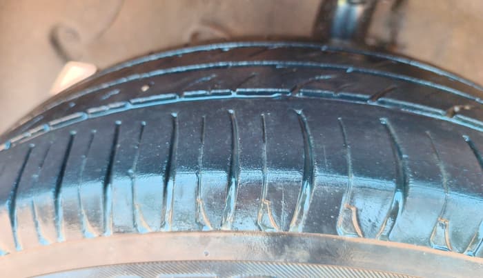 2014 Hyundai Xcent S (O) 1.2, Petrol, Manual, 52,138 km, Left Front Tyre Tread