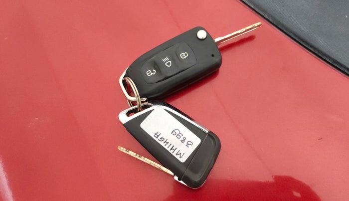 2016 Tata Tiago XT PETROL, Petrol, Manual, 63,274 km, Key Close Up