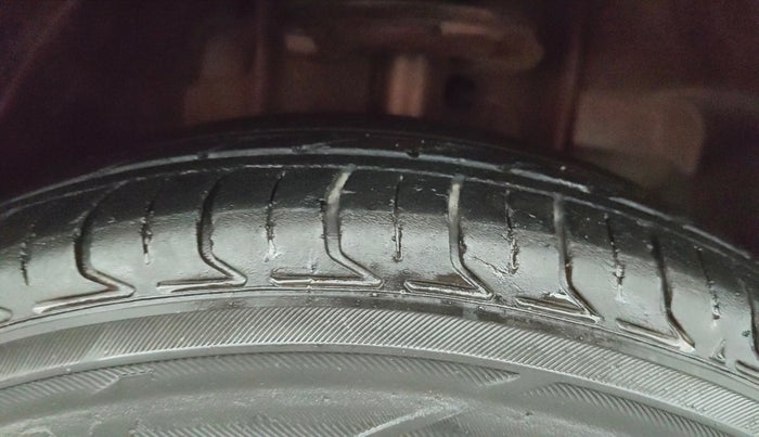 2016 Tata Tiago XT PETROL, Petrol, Manual, 63,274 km, Right Front Tyre Tread