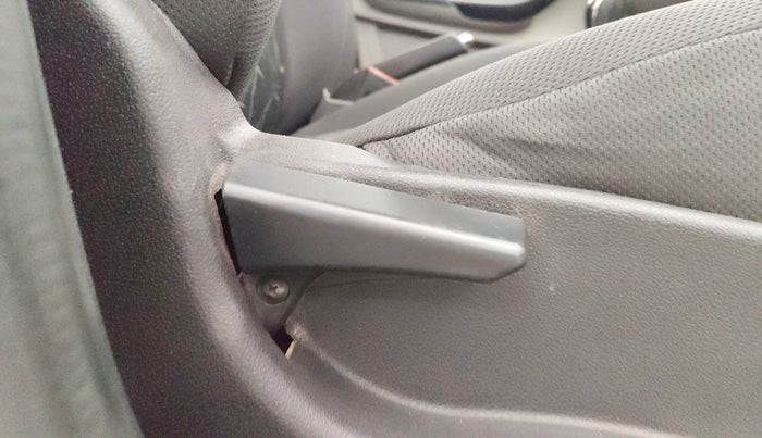 2016 Tata Tiago XT PETROL, Petrol, Manual, 63,274 km, Driver Side Adjustment Panel